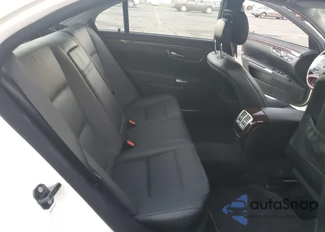 2013 Mercedes-Benz S 550 z USA, uszkodzony, nr VIN WDDNG7DB1DA494610